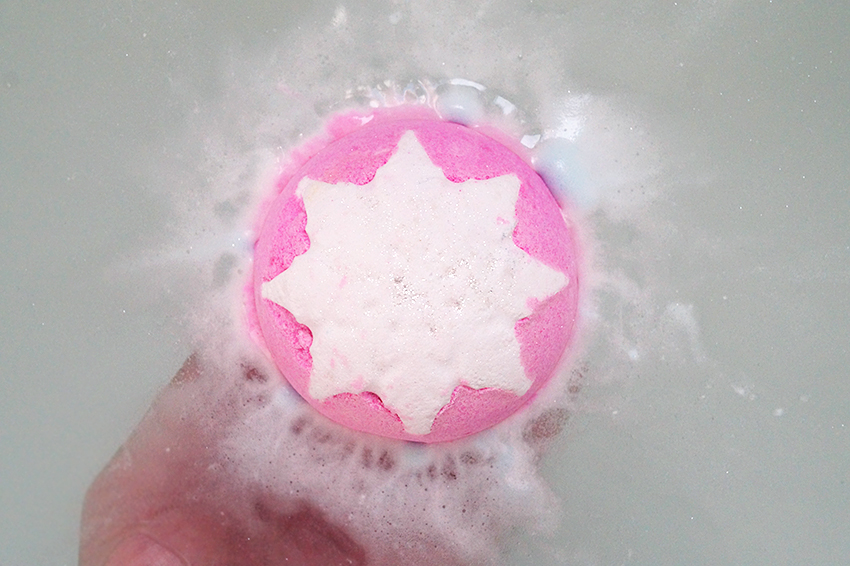 My new bath bucket & snow fairy bubbles! : r/LushCosmetics