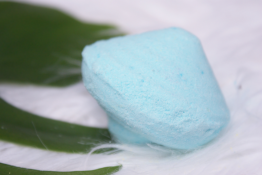 Review Lush Koyaanisqatsi Shower Bomb (and how to use a shower bomb