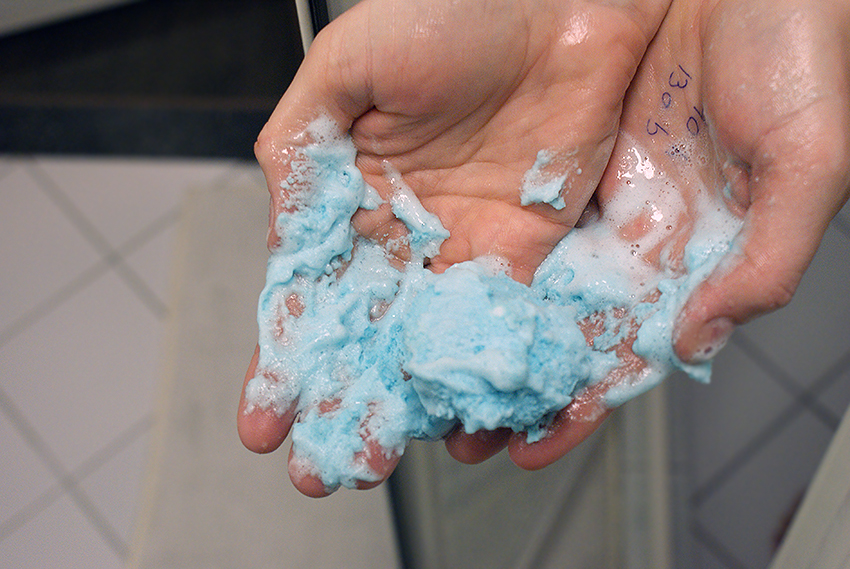 Review Lush Koyaanisqatsi Shower Bomb (and how to use a shower bomb