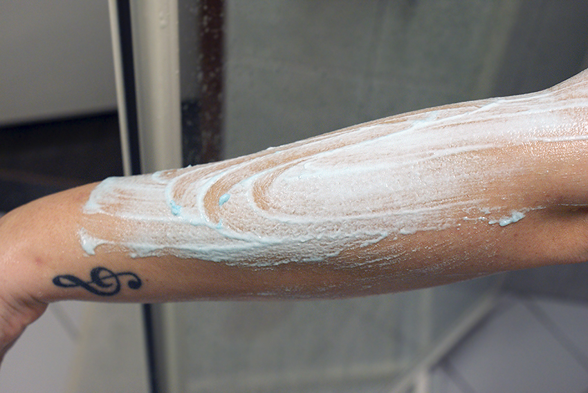 Review Lush Koyaanisqatsi Shower Bomb (and how to use a shower bomb