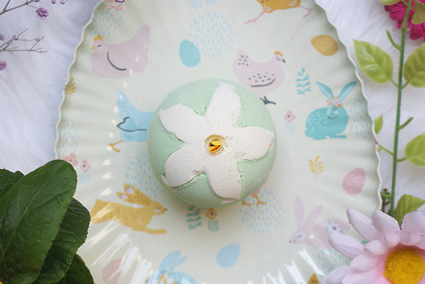 Review Lush Jasmine Flower Bath Bomb Oh My
