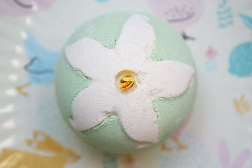Review Lush Jasmine Flower Bath Bomb Oh My