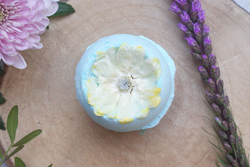 Review Lush Floating Flower Bath Bomb Oh My
