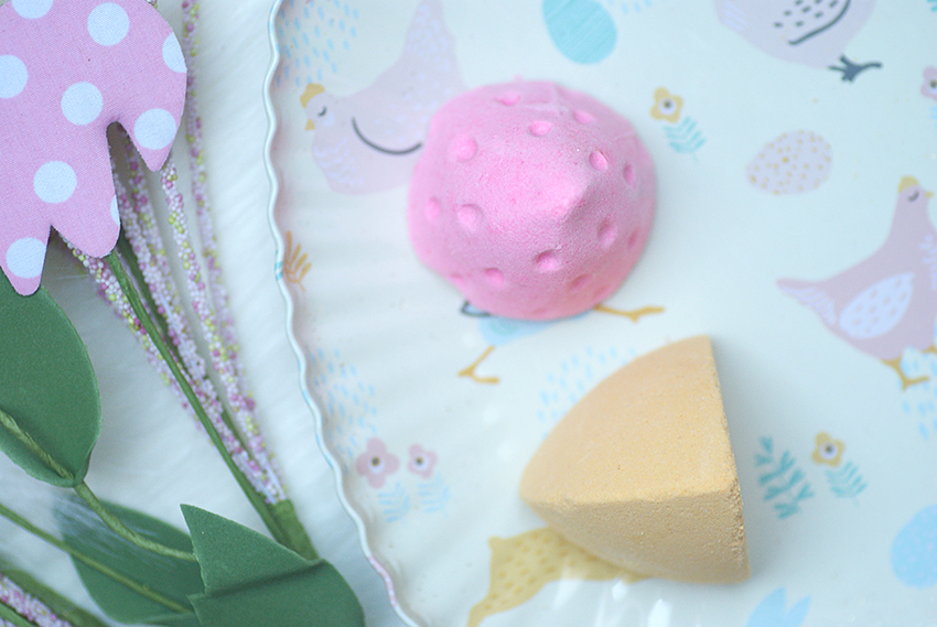 Review Lush Strawberry Hill and Beak Street Shower Bombs Oh My