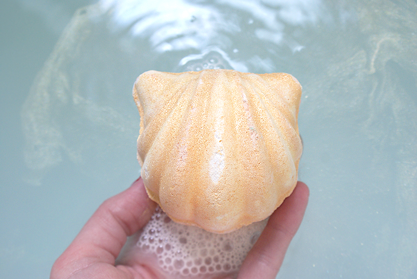 Review: Lush Kitsune Bath Bomb - Oh My Lush.com