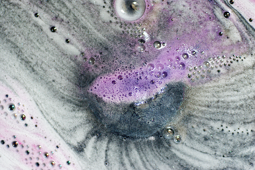 Review Lush Black Rose Bath Bomb Oh My