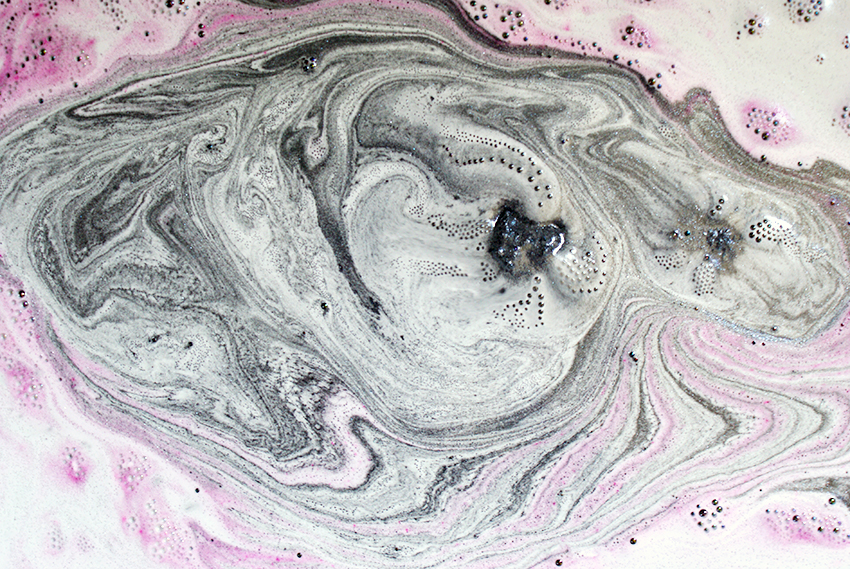 Review Lush Black Rose Bath Bomb Oh My