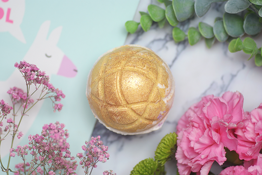 Review Lush Turmeric Latte Bath Bomb Oh My