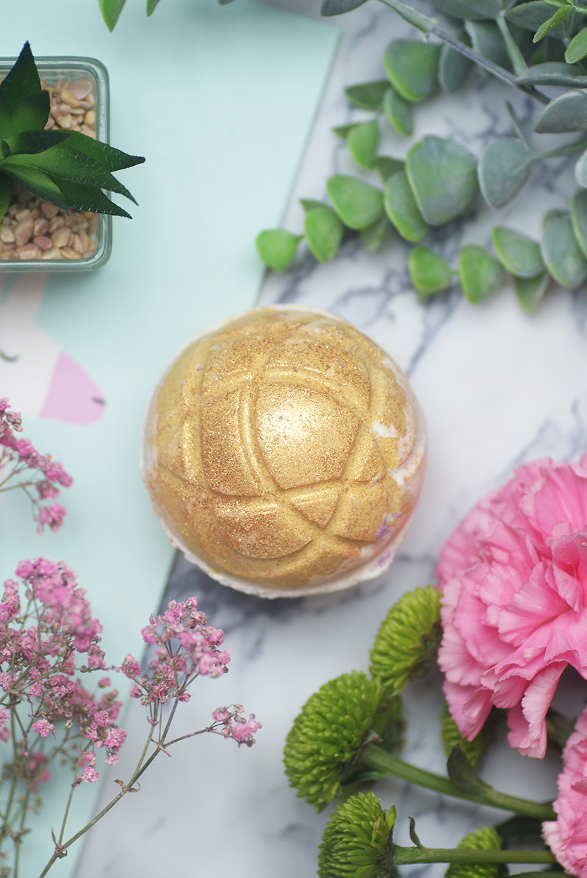 Review Lush Turmeric Latte Bath Bomb Oh My Lush