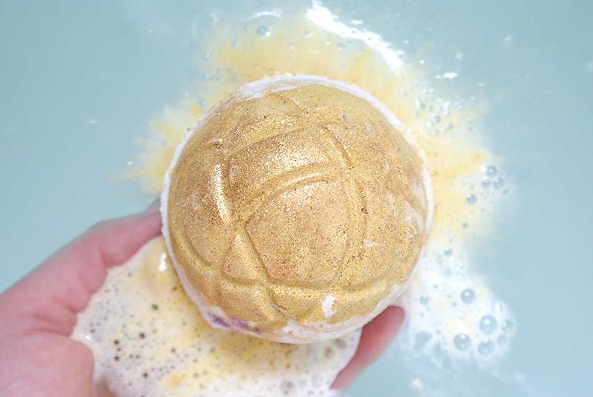 Review Lush Turmeric Latte Bath Bomb Oh My Lush