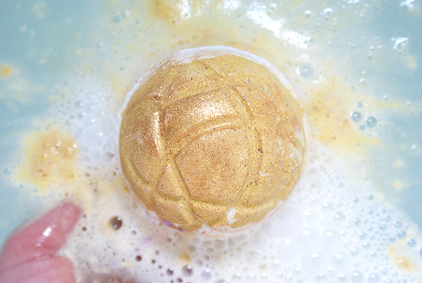 Review Lush Turmeric Latte Bath Bomb Oh My Lush