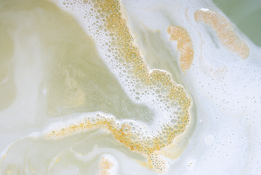 Review Lush Turmeric Latte Bath Bomb Oh My Lush