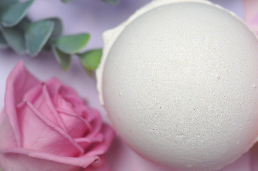 Review Lush Tea and Sympathy Bath Bomb Oh My