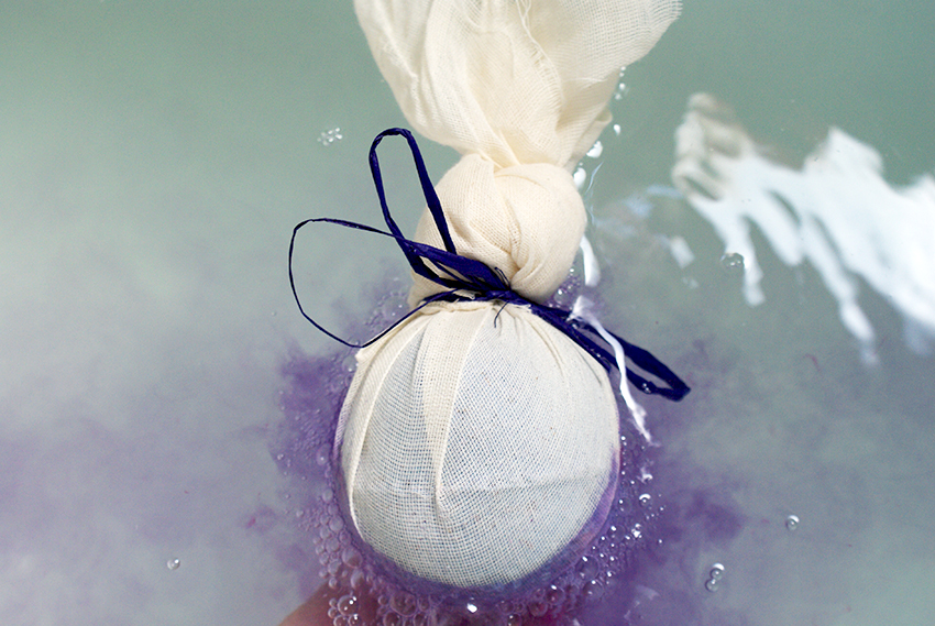 Review Lush Deep Sleep Bath Bomb Oh My
