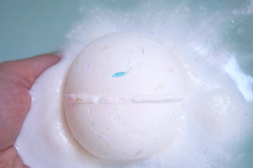 Review Lush Dragon’s Egg Bath Bomb Oh My