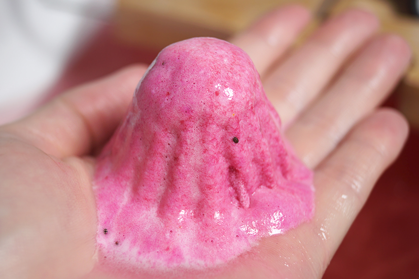 Review Lush Comfort Zone Shower Bomb Oh My