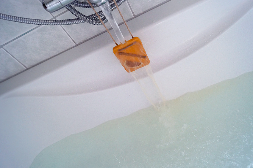 Review Lush Cinnamon Orange Bath Oil Tablet Oh My