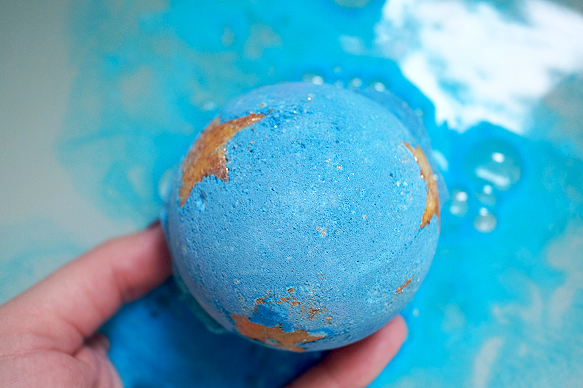 Review Lush Shoot for the Stars Bath Bomb Oh My