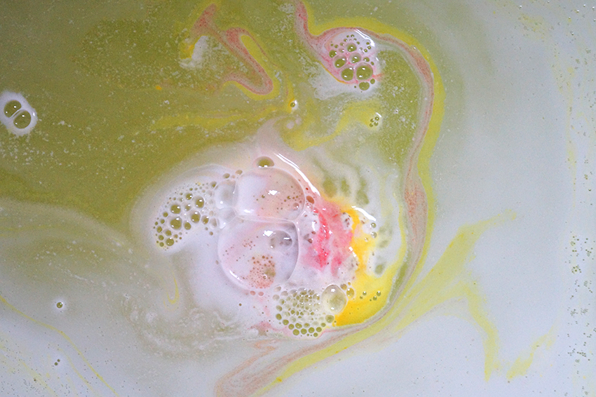 Review Lush Pop Art Bath Bomb Oh My