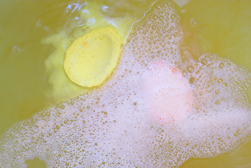 Review Lush Chick Fun Egg Oh My Lush