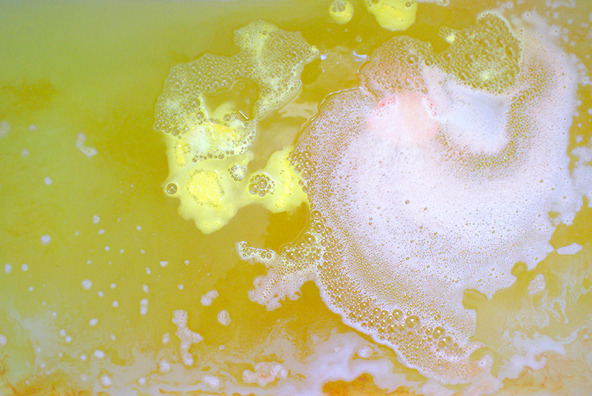 Review Lush Chick Fun Egg Oh My Lush